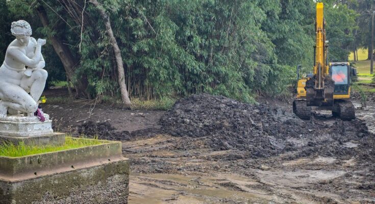 Avanzan los trabajos de limpieza y canalización del arroyo Sauzal y el lago del parque Benito Solari Avanzan los trabajos de limpieza y canalización del arroyo Sauzal y el lago del parque Benito Solari
