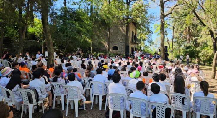 Concierto homenaje a los “Niños Plantadores” en el Parque Benito Solari Concierto homenaje a los “Niños Plantadores” en el Parque Benito Solari