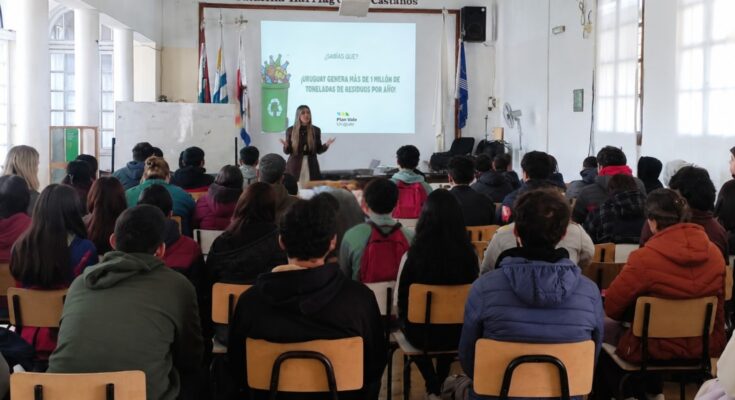 Plan Vale comienza su camino de sensibilización en Salto durante el Mes del Ambiente Plan Vale comienza su camino de sensibilización en Salto durante el Mes del Ambiente