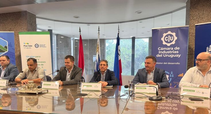Albisu firma adhesión al Plan Vale en la Cámara de Industrias: un gran paso en economía circular para Salto