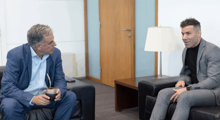 Presidente Orsi recibió al deportista Gastón Reyno, quien competirá por primera vez en Uruguay