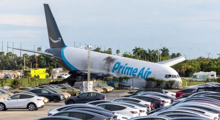 Al menos 5 muertos luego de que un avión se salió de pista, atropelló varios vehículos y se incendió en el aeropuerto de Miami