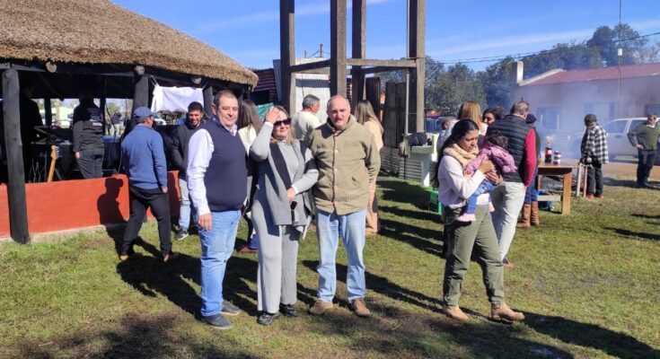 Autoridades del Gobierno de Salto acompañaron la reinauguración del quincho de Sarandí de Arapey Autoridades del Gobierno de Salto acompañaron la reinauguración del quincho de Sarandí de Arapey