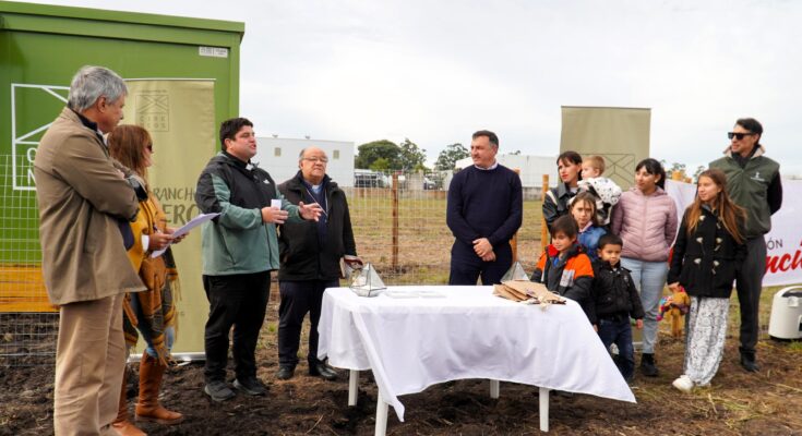 Dos familias salteñas recibieron sus nuevas viviendas gracias al trabajo conjunto entre Cireneos y la Intendencia de Salto Dos familias salteñas recibieron sus nuevas viviendas gracias al trabajo conjunto entre Cireneos y la Intendencia de Salto