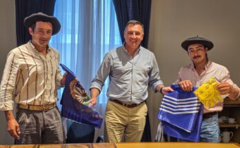 El intendente Carlos Albisu reconoció a jinetes que representarán a Salto en el Festival de Diamante