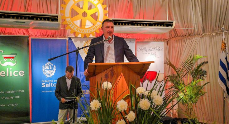 Albisu reafirmó el apoyo del Gobierno Departamental al Rotary Club y anunció 12 becas para estudiantes Albisu reafirmó el apoyo del Gobierno Departamental al Rotary Club y anunció 12 becas para estudiantes