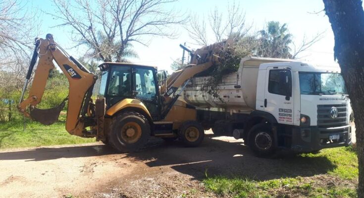 Gobierno de Salto llevó adelante operativo de limpieza en Daymán y La Chinita Gobierno de Salto llevó adelante operativo de limpieza en Daymán y La Chinita