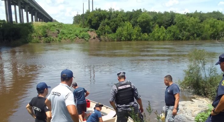 CECOED apoyó a Prefectura en rescate de dos personas y un perro en el río Arapey