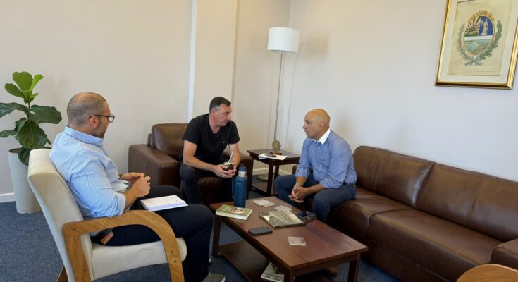 Albisu recibió a representantes de Salto Shopping para dialogar sobre proyectos futuros