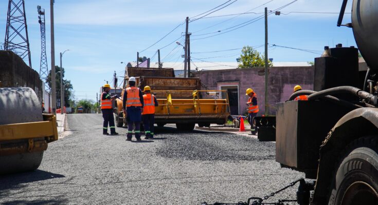 Equipo de Bitumen realizó trabajos en calle Ramón Rivas, en el barrio Dickinson
