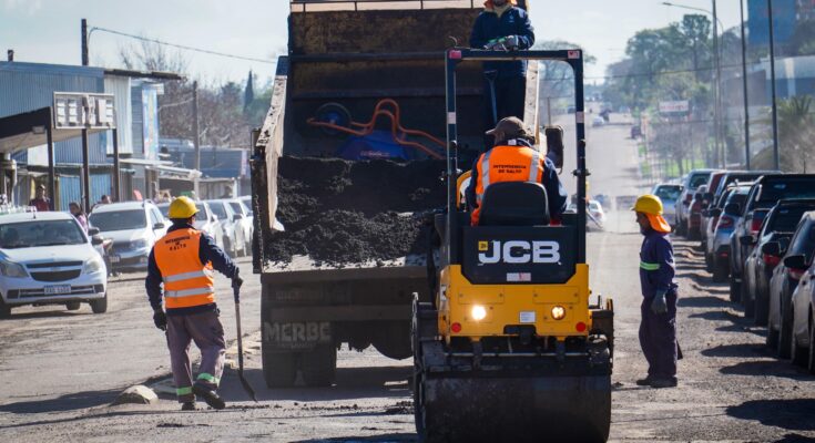 Cuadrillas de Obras trabajaron sábado y domingo para atender la emergencia vial en diferentes zonas