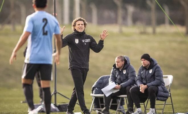 AUF anunció los jugadores reservados por Forlán para amistosos de Uruguay