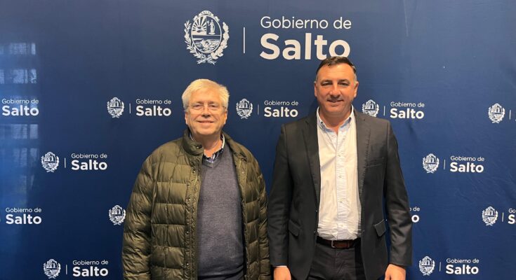 Intendente Carlos Albisu recibió la visita del senador Tabaré Viera Intendente Carlos Albisu recibió la visita del senador Tabaré Viera