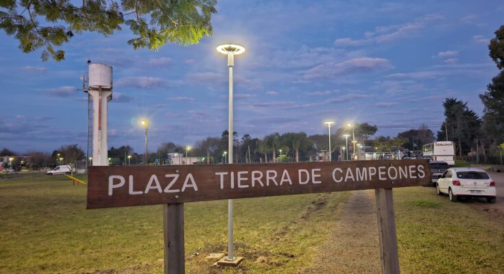 La Plaza Tierra de Campeones estrenó nueva iluminación en Termas del Daymán