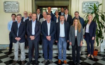 Autoridades de Salto acompañaron a delegación de la Unión Europea en visita al Teatro Larrañaga