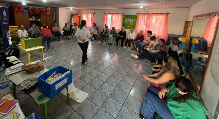 Talleres de salud mental se desarrollan en distintos barrios con participación de las Comisiones Vecinales Talleres de salud mental se desarrollan en distintos barrios con participación de las Comisiones Vecinales