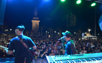 Una multitud acompañó el recibimiento de los estudiantes universitarios a Salto