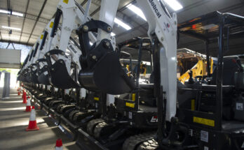 OSE incorporó 30 retroexcavadoras para avanzar en mejora de red y reducir pérdidas de agua