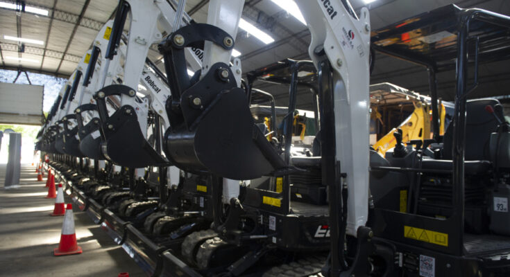 OSE incorporó 30 retroexcavadoras para avanzar en mejora de red y reducir pérdidas de agua OSE incorporó 30 retroexcavadoras para avanzar en mejora de red y reducir pérdidas de agua