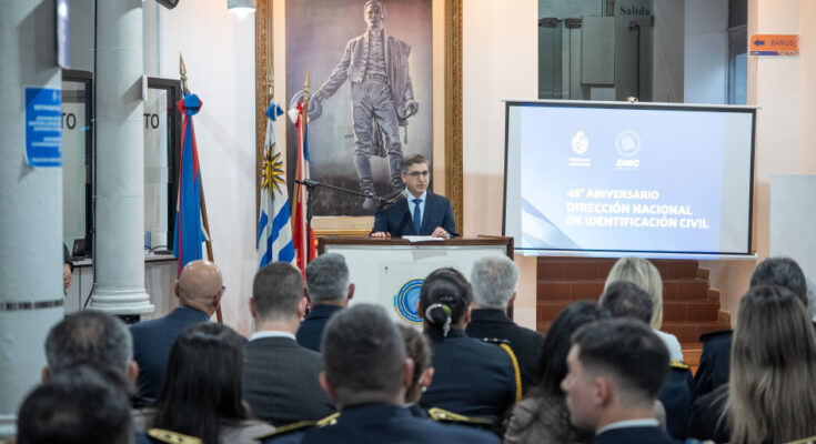 Identificación Civil presentó el nuevo diseño de la cédula de identidad Identificación Civil presentó el nuevo diseño de la cédula de identidad
