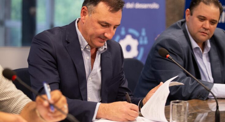 Plan Vale concretó convenio con las intendencias de Salto y Cerro Largo Plan Vale concretó convenio con las intendencias de Salto y Cerro Largo