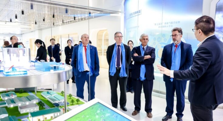 Delegación uruguaya recorrió centro de innovación tecnológica y parque industrial del sector lácteo en China