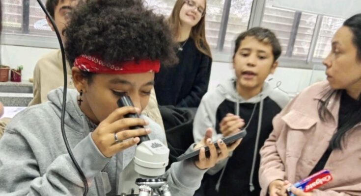 Liceo 4: Estudiantes detectan daños celulares por pasta dental Liceo 4: Estudiantes detectan daños celulares por pasta dental