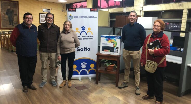 La Policía Comunitaria de Salto recibe donación de impresora gracias a convenio con COSALCO y Comisión Honoraria de apoyo La Policía Comunitaria de Salto recibe donación de impresora gracias a convenio con COSALCO y Comisión Honoraria de apoyo