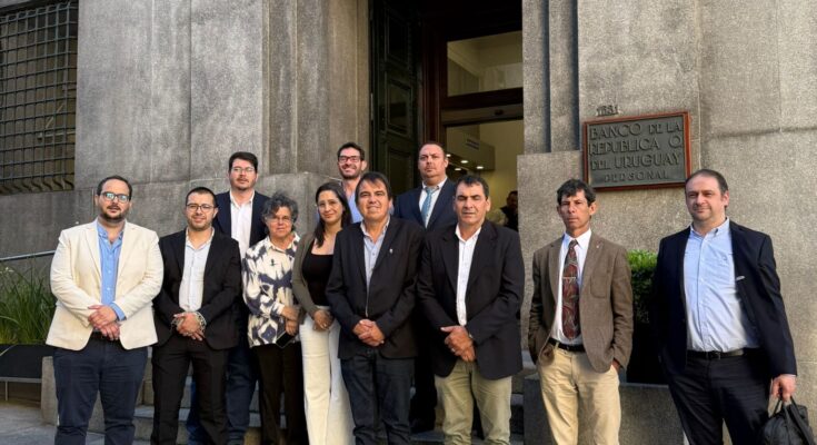 Ediles del Litoral se reunieron con autoridades del BROU para abordar la situación económica fronteriza Ediles del Litoral se reunieron con autoridades del BROU para abordar la situación económica fronteriza