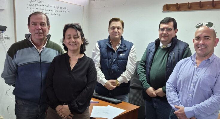 Taximetristas solicitan controles a vehículos particulares que realizan viajes y publicidad de las tarifas oficiales Taximetristas solicitan controles a vehículos particulares que realizan viajes y publicidad de las tarifas oficiales