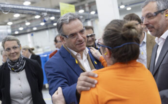 Presidente Orsi recorrió fábrica de autopartes cuya plantilla está integrada por un 75% de mujeres
