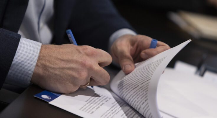 Unos 200 kilómetros de rutas en tres departamentos recibirán mantenimiento sostenible mediante nueva generación de contratos Unos 200 kilómetros de rutas en tres departamentos recibirán mantenimiento sostenible mediante nueva generación de contratos