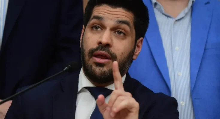 «El gobierno se agotó»: Andrés Ojeda dijo que el oficialismo «le toma el pelo a la gente y al Parlamento» «El gobierno se agotó»: Andrés Ojeda dijo que el oficialismo «le toma el pelo a la gente y al Parlamento»