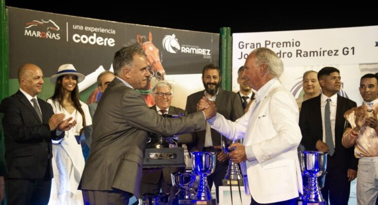Presidente Orsi entregó galardones de la 128.ª edición del Gran Premio Ramírez