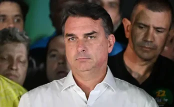 Argentina confirma que Flávio Bolsonaro dejó el país y viajó a Ecuador