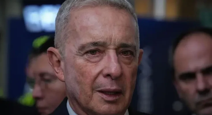 Álvaro Uribe fue condenado a 12 años de prisión por soborno y fraude procesal Álvaro Uribe fue condenado a 12 años de prisión por soborno y fraude procesal