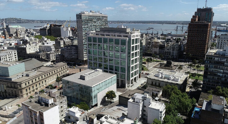 FMI reconoce la capacidad de Uruguay para contener los shocks externos FMI reconoce la capacidad de Uruguay para contener los shocks externos