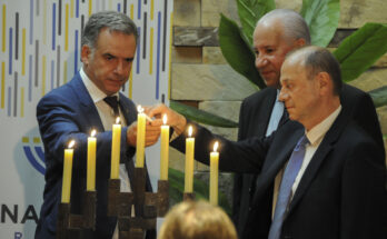 Yamandú Orsi participó en conmemoración de la Noche de los Cristales Rotos