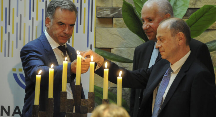 Yamandú Orsi participó en conmemoración de la Noche de los Cristales Rotos Yamandú Orsi participó en conmemoración de la Noche de los Cristales Rotos