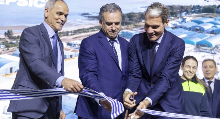 Orsi participó en inauguración de planta de almacenamiento de bebidas en Colonia Orsi participó en inauguración de planta de almacenamiento de bebidas en Colonia