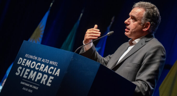 Yamandú Orsi: La democracia es una herramienta y no un fin en sí misma Yamandú Orsi: La democracia es una herramienta y no un fin en sí misma