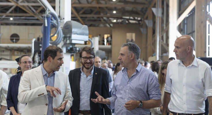 Presidente Orsi inauguró planta constructora de viviendas de madera