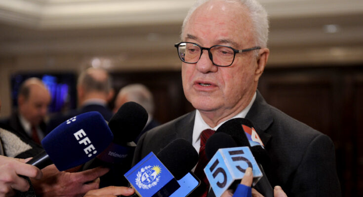 Canciller Lubetkin aseguró que ningún país rechaza nuevos pasaportes uruguayos