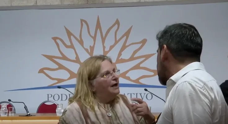 Graciela Bianchi increpó a periodista de Canal 5 durante conferencia de la Coalición Republicana
