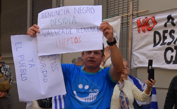 «¡Fuera, ministro!»: manifestación frente al Ministerio del Interior pidió la renuncia de Carlos Negro