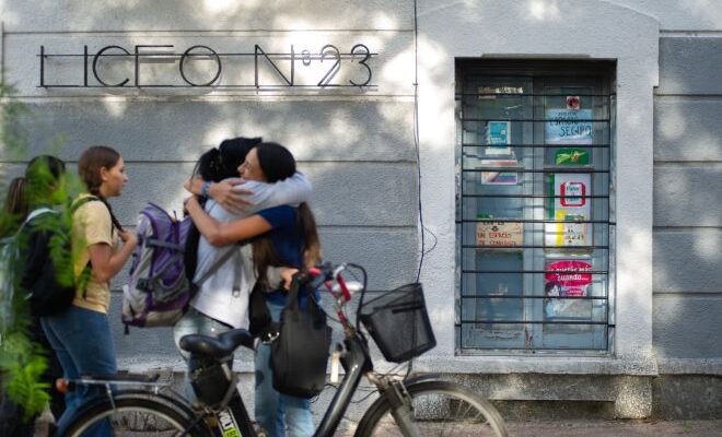 Unos 22.000 estudiantes de educación media accederán a cuenta bancaria y tarjeta de débito para cobrar la beca Butiá