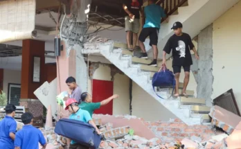 Terremoto de magnitud 7,7 deja más de 30 muertos en Indonesia y obliga a evacuar a residentes