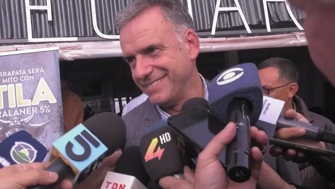 «Cuando hay descuentos yo me tiro de cabeza», dijo Orsi sobre la camioneta que compró con 25.000 dólares de descuento «Cuando hay descuentos yo me tiro de cabeza», dijo Orsi sobre la camioneta que compró con 25.000 dólares de descuento