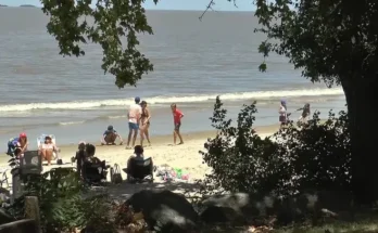 Investigan causa de erupción cutánea en personas que se bañaron en el río Uruguay