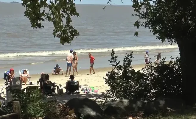 Investigan causa de erupción cutánea en personas que se bañaron en el río Uruguay Investigan causa de erupción cutánea en personas que se bañaron en el río Uruguay